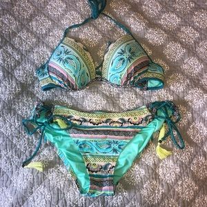 Fun two piece swim suit ☀️